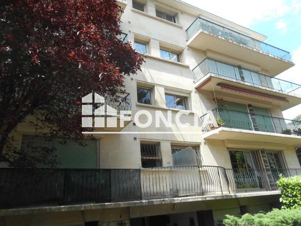 Location Studio 28.6 m² - 18 RUE DES SOURCES Le Plessis Robinson 92350