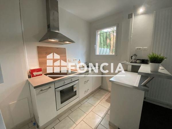 Location Studio 28.6 m² - 18 RUE DES SOURCES Le Plessis Robinson 92350