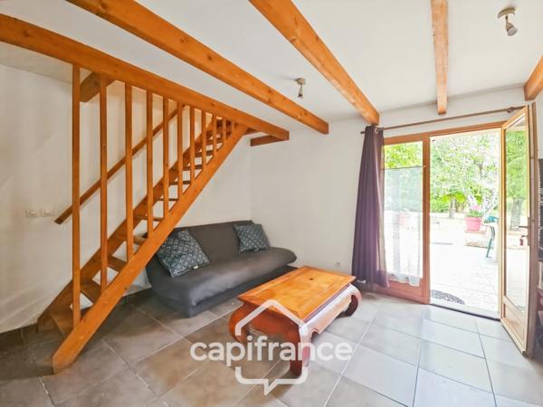 Maison de charme avec beau parc, 3 chambres, grande terrasse couverte et appartement indépendant, coeur du village