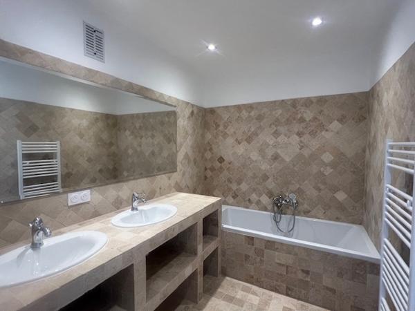 Marseille (13007) LOCATION APPARTEMENT MEUBLÉ TYPE 4 88M2 BALCON FILANT SPLENDIDE VUE MER ET VALLON DES AUFFES 35 BD CIEUSSA 130