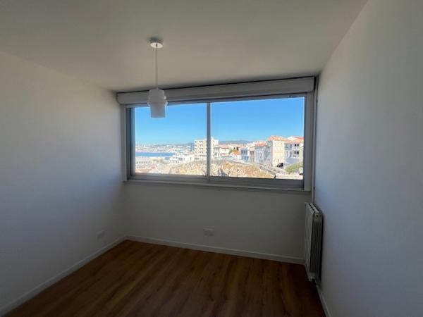 Marseille (13007) LOCATION APPARTEMENT MEUBLÉ TYPE 4 88M2 BALCON FILANT SPLENDIDE VUE MER ET VALLON DES AUFFES 35 BD CIEUSSA 130