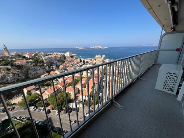 Marseille (13007) LOCATION APPARTEMENT MEUBLÉ TYPE 4 88M2 BALCON FILANT SPLENDIDE VUE MER ET VALLON DES AUFFES 35 BD CIEUSSA 130