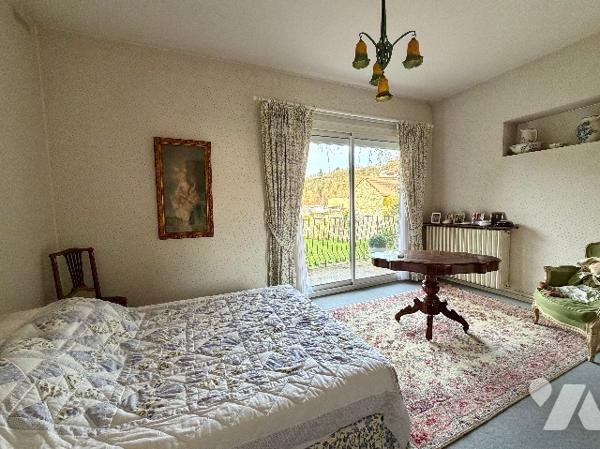 Ensemble immobilier de caractère à AUBUSSON – 270 m² habitables avec jardin et garages