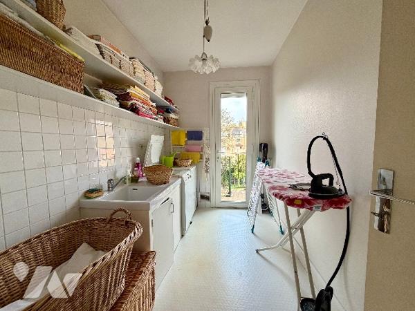 Ensemble immobilier de caractère à AUBUSSON – 270 m² habitables avec jardin et garages