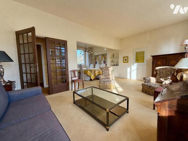 Ensemble immobilier de caractère à AUBUSSON – 270 m² habitables avec jardin et garages
