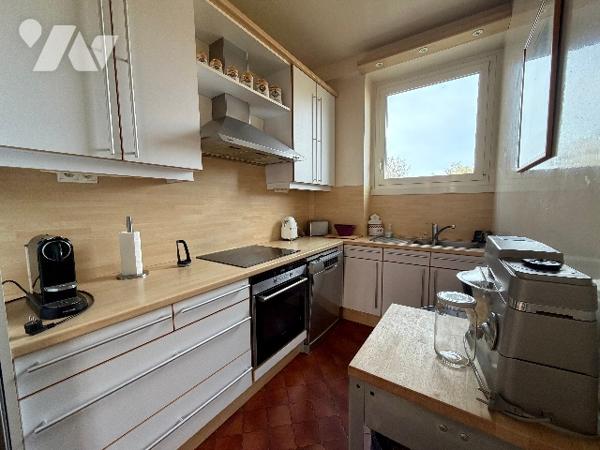 Ensemble immobilier de caractère à AUBUSSON – 270 m² habitables avec jardin et garages