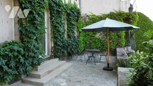 Ensemble immobilier de caractère à AUBUSSON – 270 m² habitables avec jardin et garages