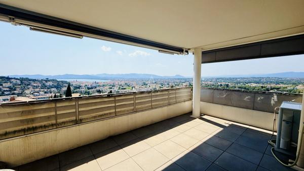 T3 72 m² Saint-Raphaël, terrasse vue mer et piscine en rooftop