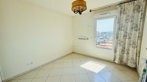 T3 72 m² Saint-Raphaël, terrasse vue mer et piscine en rooftop