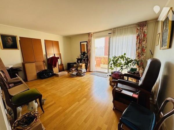 BOIS COLOMBES - PLEIN CENTRE - QUARTIER GARE - 3 PIECES. DERNIER ETAGE. BALCON.