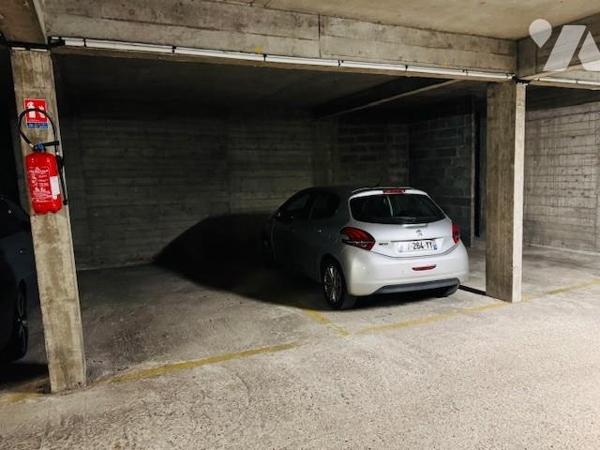 BOIS COLOMBES - PLEIN CENTRE - QUARTIER GARE - 3 PIECES. DERNIER ETAGE. BALCON.