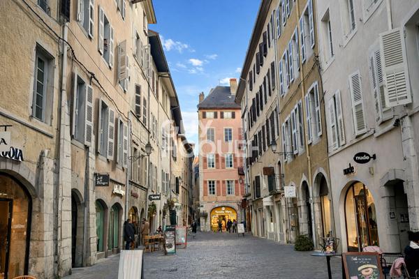 Rue Juiverie : studio meublé