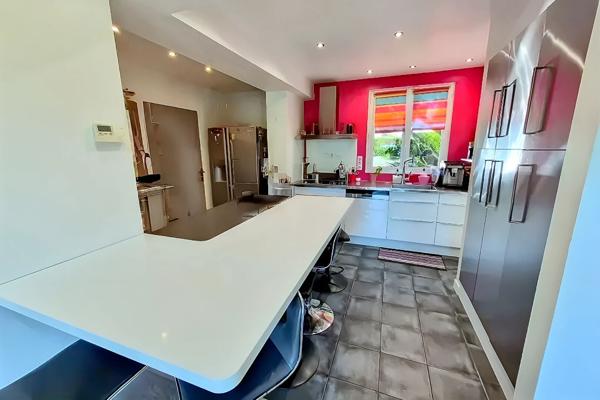 Maison Lesigny 10 pièce(s) 214 m2