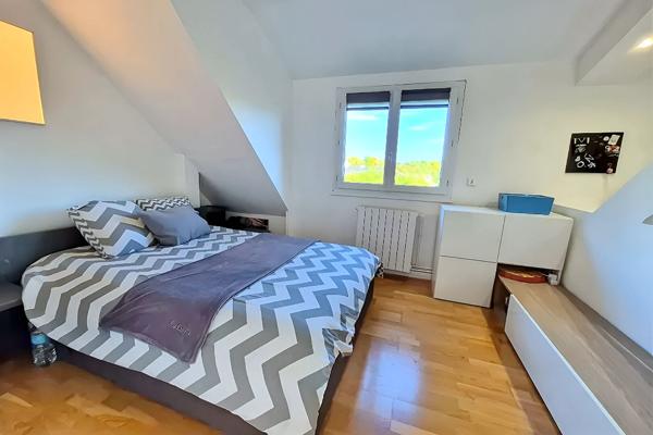 Maison Lesigny 10 pièce(s) 214 m2