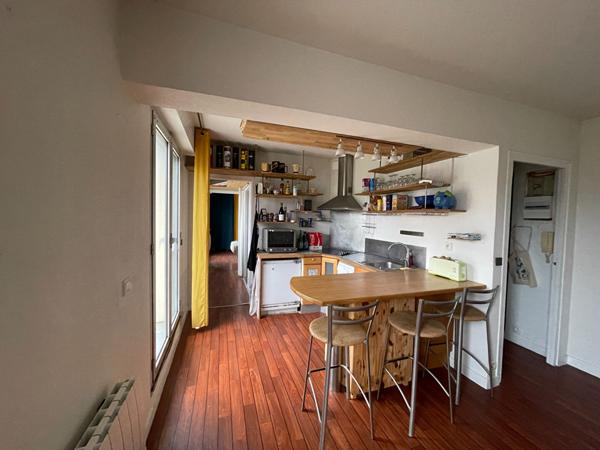 Appartement à vendre à Vannes 2 pièces centre-ville avec un grand balcon au calme proche toutes commodités à pieds