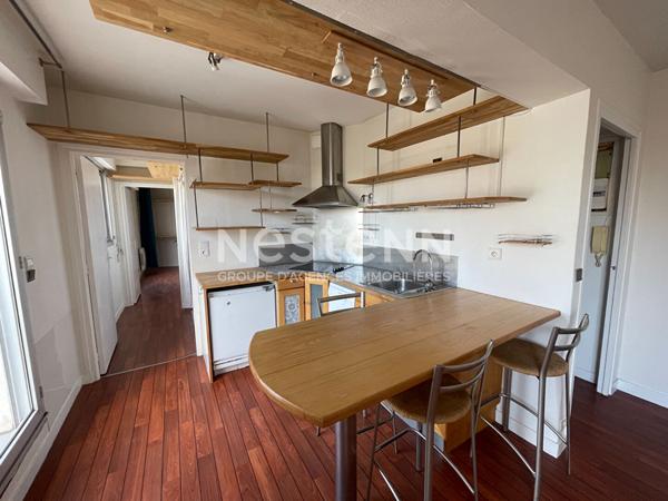 Appartement à vendre à Vannes 2 pièces centre-ville avec un grand balcon au calme proche toutes commodités à pieds