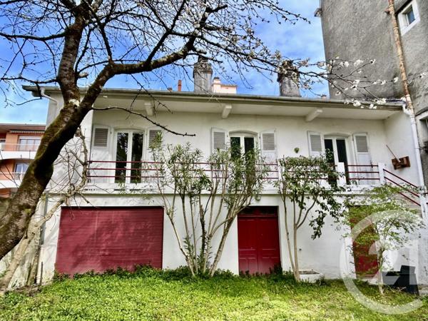 immeuble à vendre  900 m2 PAU - 64