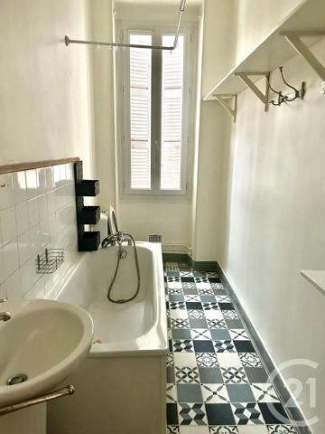 Immeuble à vendre  900 m 2   PAU  - 64