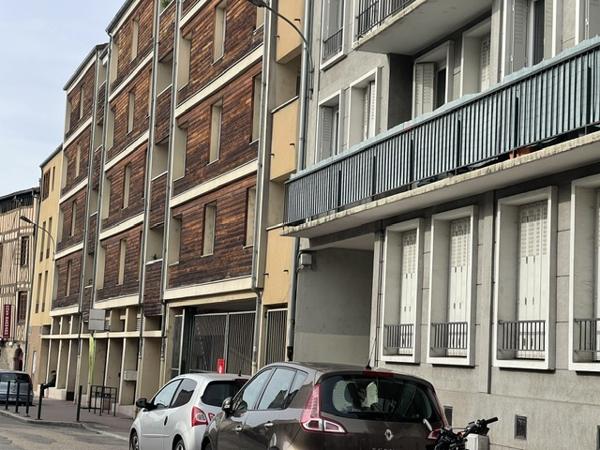 Bureau
         10 pièces
        - 335 m² 399 000 €*