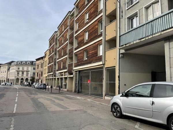 Bureau
         10 pièces
        - 335 m² 399 000 €*