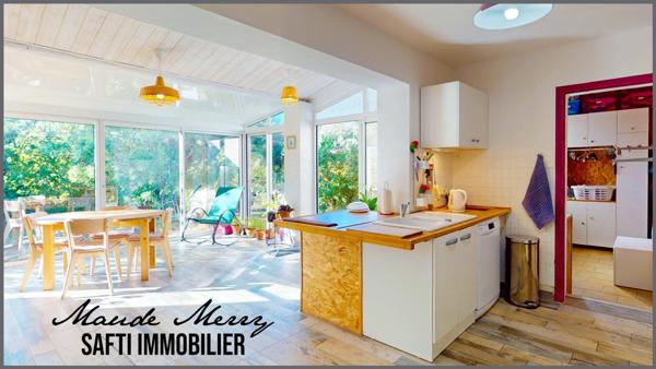 Villa plain-pied de 120 m2 + dépendance de type T2 de 26 m2 - garage - terrain plat et arboré de 2000 m2 - assainnissement individuel aux normes - calme et sans vis-à-vis