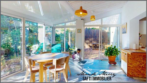 Villa plain-pied de 120 m2 + dépendance de type T2 de 26 m2 - garage - terrain plat et arboré de 2000 m2 - assainnissement individuel aux normes - calme et sans vis-à-vis