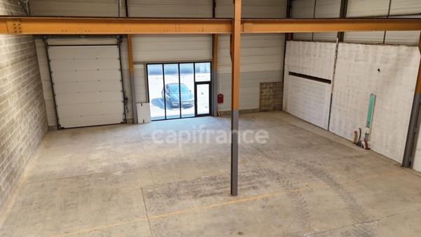 À louer Local d’activité de 581 m² avec mezzanine lumineuse Caen Nord périphérique