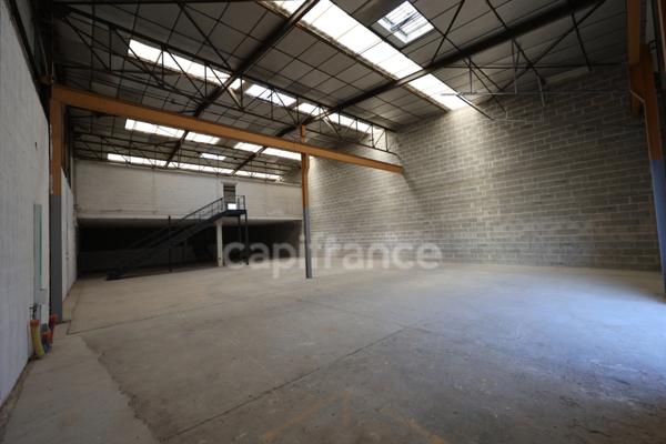 À louer Local d’activité de 581 m² avec mezzanine lumineuse Caen Nord périphérique