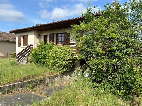 Maison à vendre Saint Pierre du Mont quartier sécurisé garage 4 chambres fort potentiel