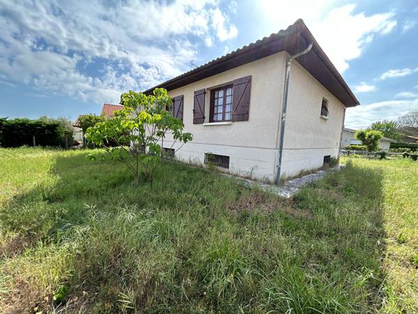 Maison à vendre Saint Pierre du Mont quartier sécurisé garage 4 chambres fort potentiel