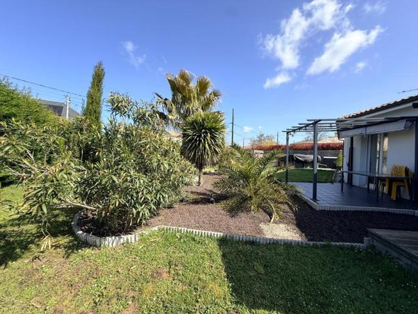 ST SAVIN MAISON AVEC TROIS CHAMBRES Saint-Savin (33920)