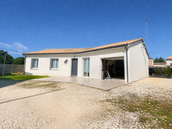 ST SAVIN MAISON AVEC TROIS CHAMBRES Saint-Savin (33920)