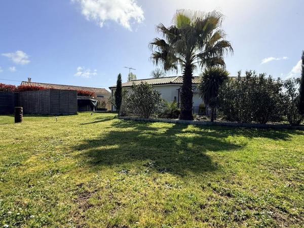 ST SAVIN MAISON AVEC TROIS CHAMBRES Saint-Savin (33920)