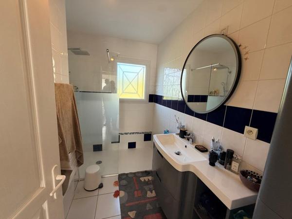 ST SAVIN MAISON AVEC TROIS CHAMBRES Saint-Savin (33920)