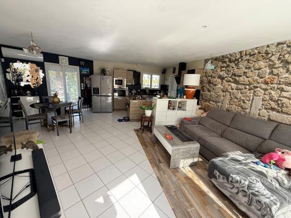 ST SAVIN MAISON AVEC TROIS CHAMBRES Saint-Savin (33920)