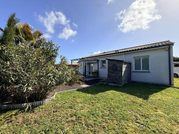 ST SAVIN MAISON AVEC TROIS CHAMBRES Saint-Savin (33920)