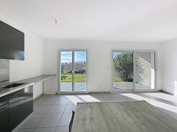 Duplex T3 avec jardin privatif - 2 parkings - Proche des plages – 249 000 €