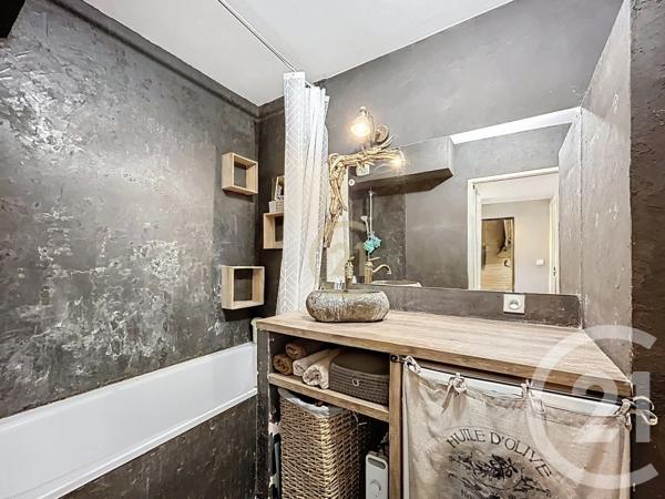 Maison à vendre  3 pièces - 67 m 2   ENTRESSEN  - 13