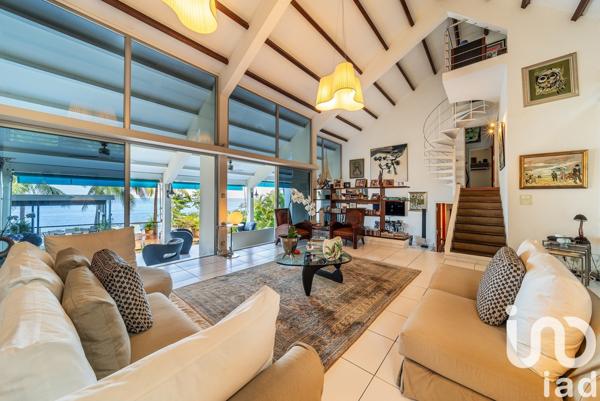 Maison 11 pièces de 246 m² à Saint-Paul (97434)