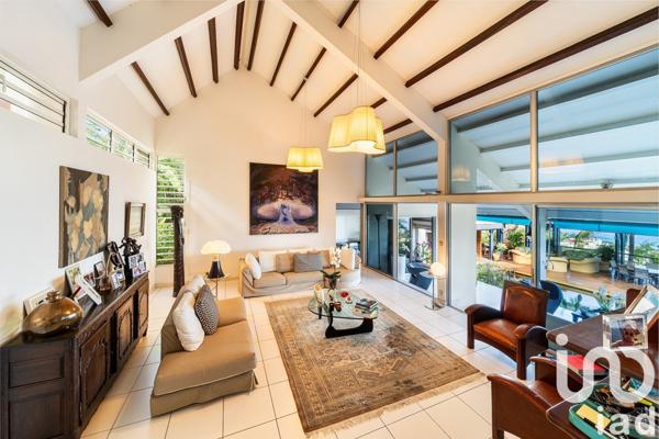 Maison 11 pièces de 246 m² à Saint-Paul (97434)