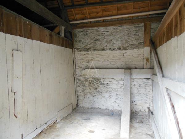 Immeuble à Châteaulin pour investisseur avec 6 appartements, 1 commerce et 14 box.