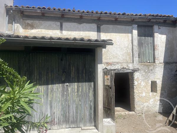 Chai à rénover avec permis de construire