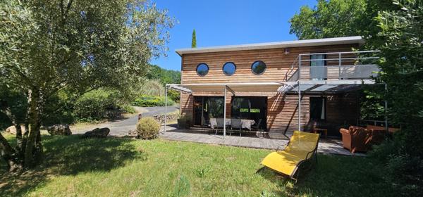 Maison d'architecte de 65m² situé à Vitrac, l’un des villages les plus prisés du Périgord Noir