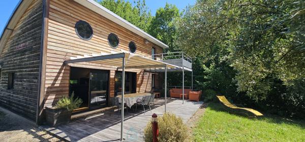 Maison d'architecte de 65m² situé à Vitrac, l’un des villages les plus prisés du Périgord Noir