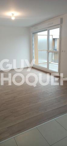 SOISSONS -Grand studio avec grand balcon avec ascenseur