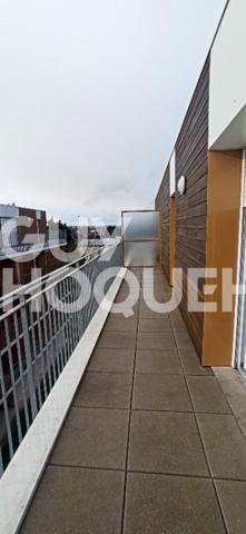 SOISSONS -Grand studio avec grand balcon avec ascenseur