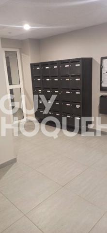 SOISSONS -Grand studio avec grand balcon avec ascenseur