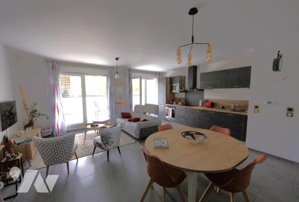 Appartement T4 récent avec garage