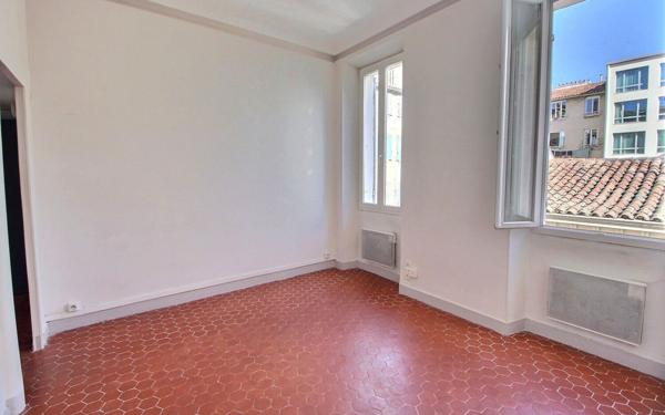 Appartement à vendre    2 pièces • 35,85 m2 Marseille 6