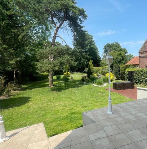 Demeure de Maître de 1930 : un domaine d’exception avec potentiel de rendement à prix ajusté